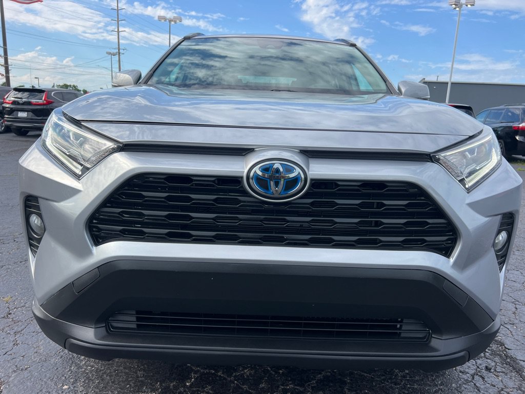 Used 2021 Toyota RAV4 XLE AWD/4WD image 2