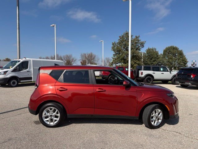 Used 2024 Kia Soul LX w/ Option Group 015 FWD image 10