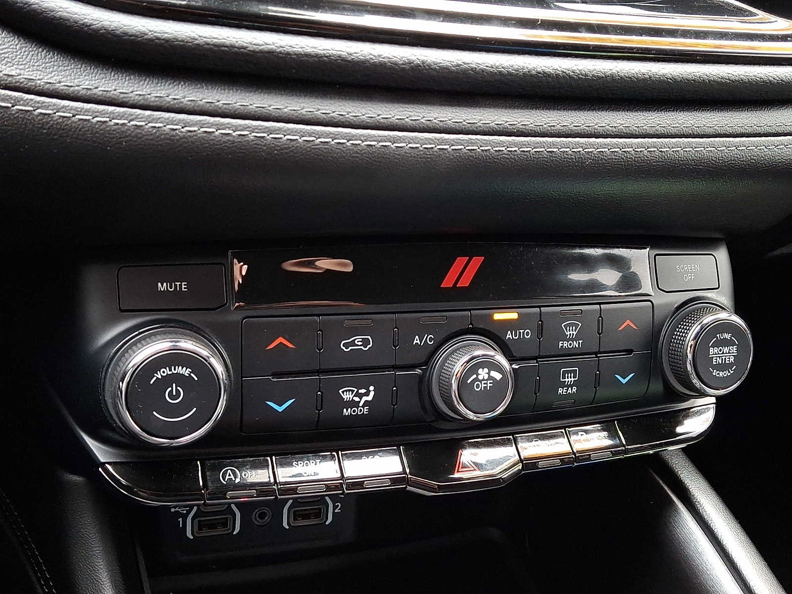 Used 2022 Dodge Durango SXT w/ Blacktop Package AWD/4WD image 17