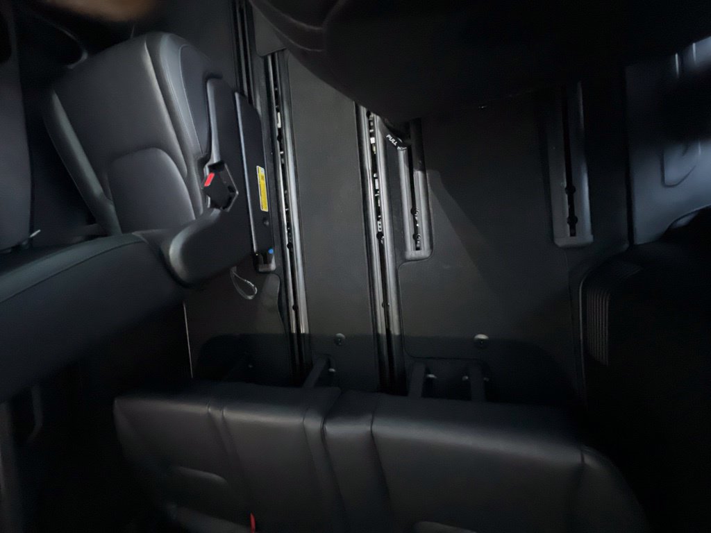 Used 2025 Kia Carnival SX w/ SX Dark Edition Package FWD image 17