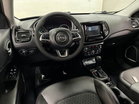 Used 2021 Jeep Compass Latitude image 14