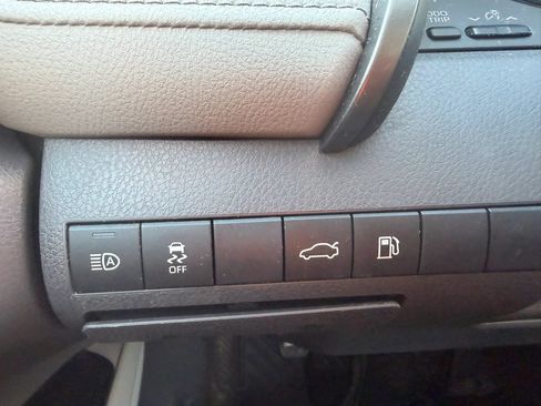 Used 2018 Toyota Camry LE FWD image 23