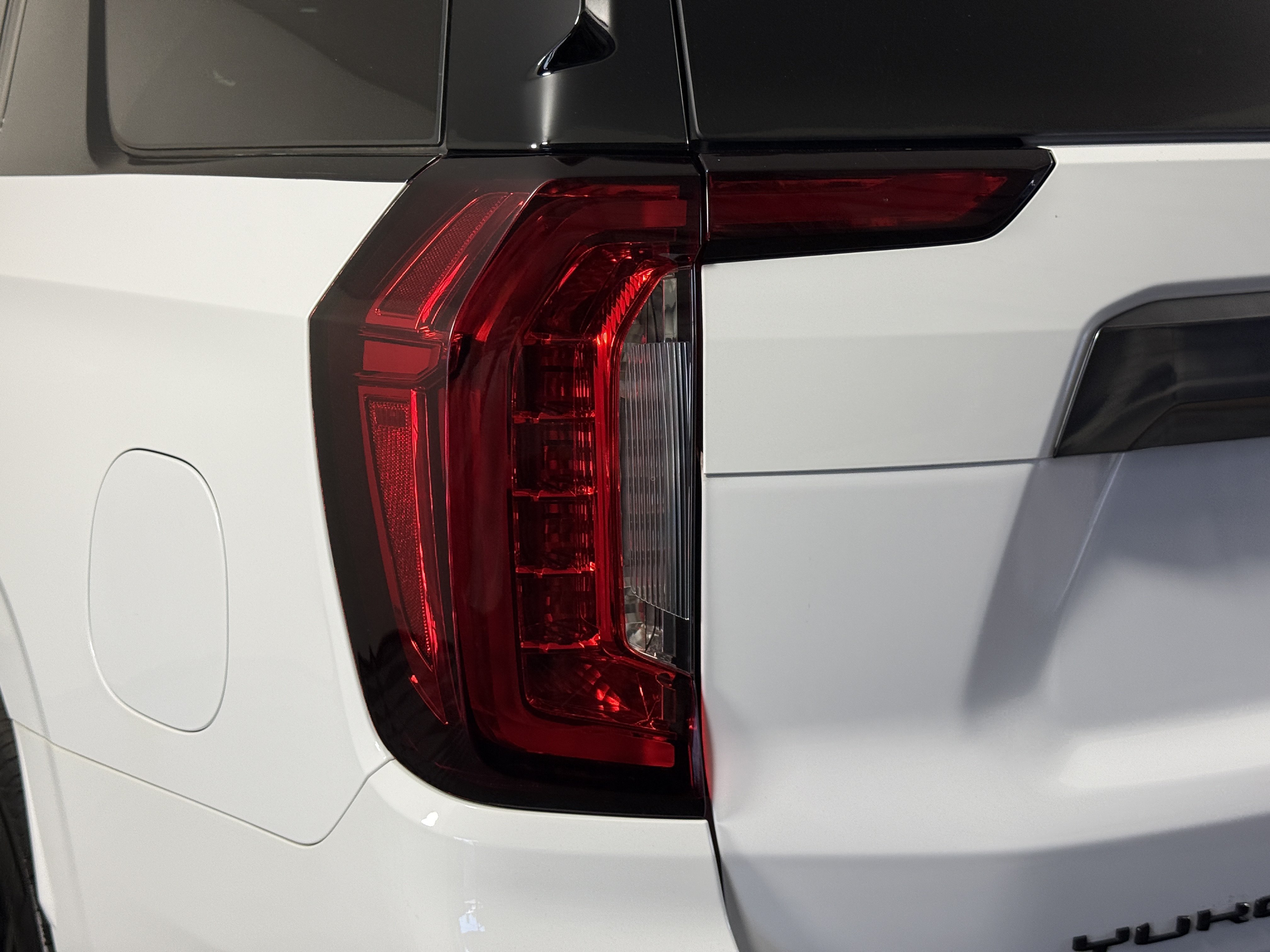 Used 2023 GMC Yukon AT4 w/ AT4 Premium Package AWD/4WD image 8