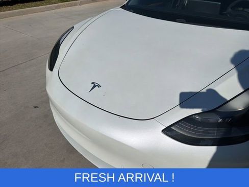 Used 2021 Tesla Model 3 Standard Range Plus image 3