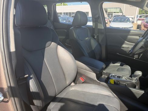 Used 2019 Hyundai Santa Fe Limited AWD/4WD image 32