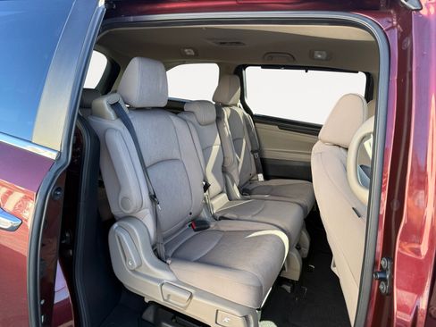Used 2018 Honda Odyssey EX image 18