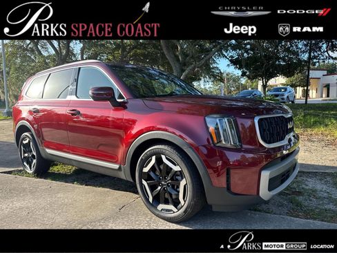 Used 2023 Kia Telluride EX w/ EX Captain's Chair Package image 1
