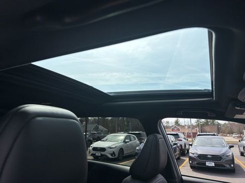 Used 2025 Subaru Forester Limited image 19