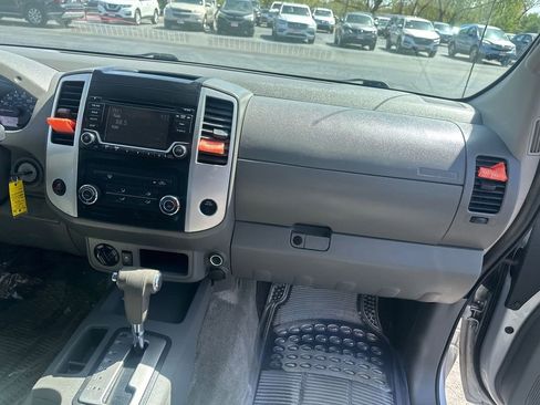 Used 2016 Nissan Frontier SV image 10