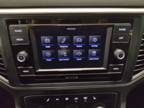 Used 2023 Volkswagen Atlas SE image 25