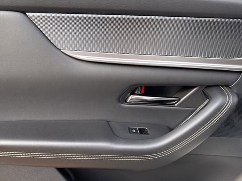 Used 2025 MAZDA CX-70 Plug-In Hybrid w/ Premium Pkg image 34