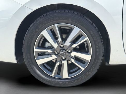 Used 2024 Nissan Versa SV FWD image 28