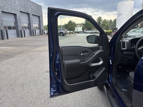 Used 2022 Nissan Frontier SV AWD/4WD image 28
