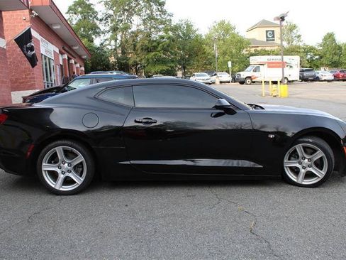 Used 2022 Chevrolet Camaro LT RWD image 6