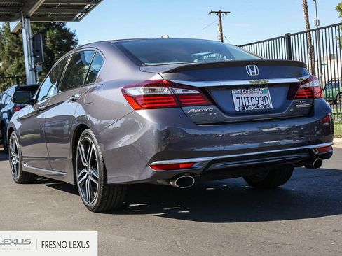 Used 2017 Honda Accord Touring image 4