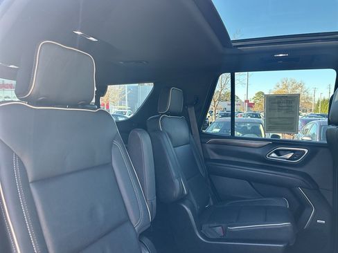 Used 2021 Chevrolet Tahoe Premier w/ Premium Package image 12