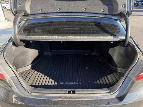 Used 2019 Toyota Camry L image 10