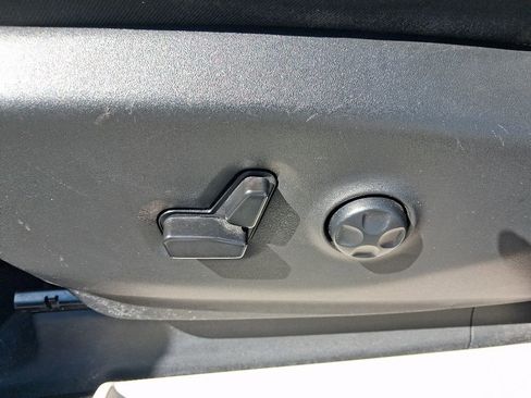 Used 2023 Chrysler Pacifica Touring-L FWD image 17