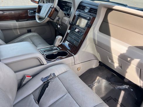 Used 2014 Lincoln Navigator 4WD image 14