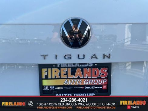 New 2024 Volkswagen Tiguan SE image 15
