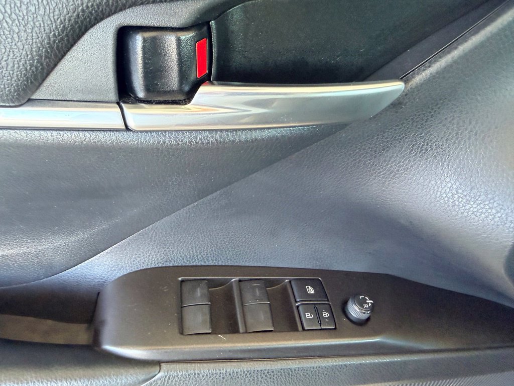 Used 2021 Toyota Camry LE FWD image 11