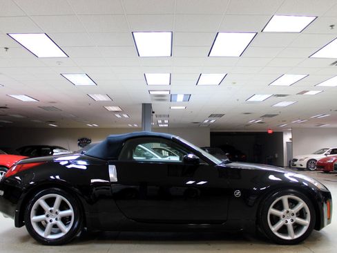 Used 2004 Nissan 350Z Touring image 23