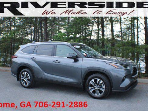 Certified 2024 Toyota Highlander XLE AWD/4WD image 1