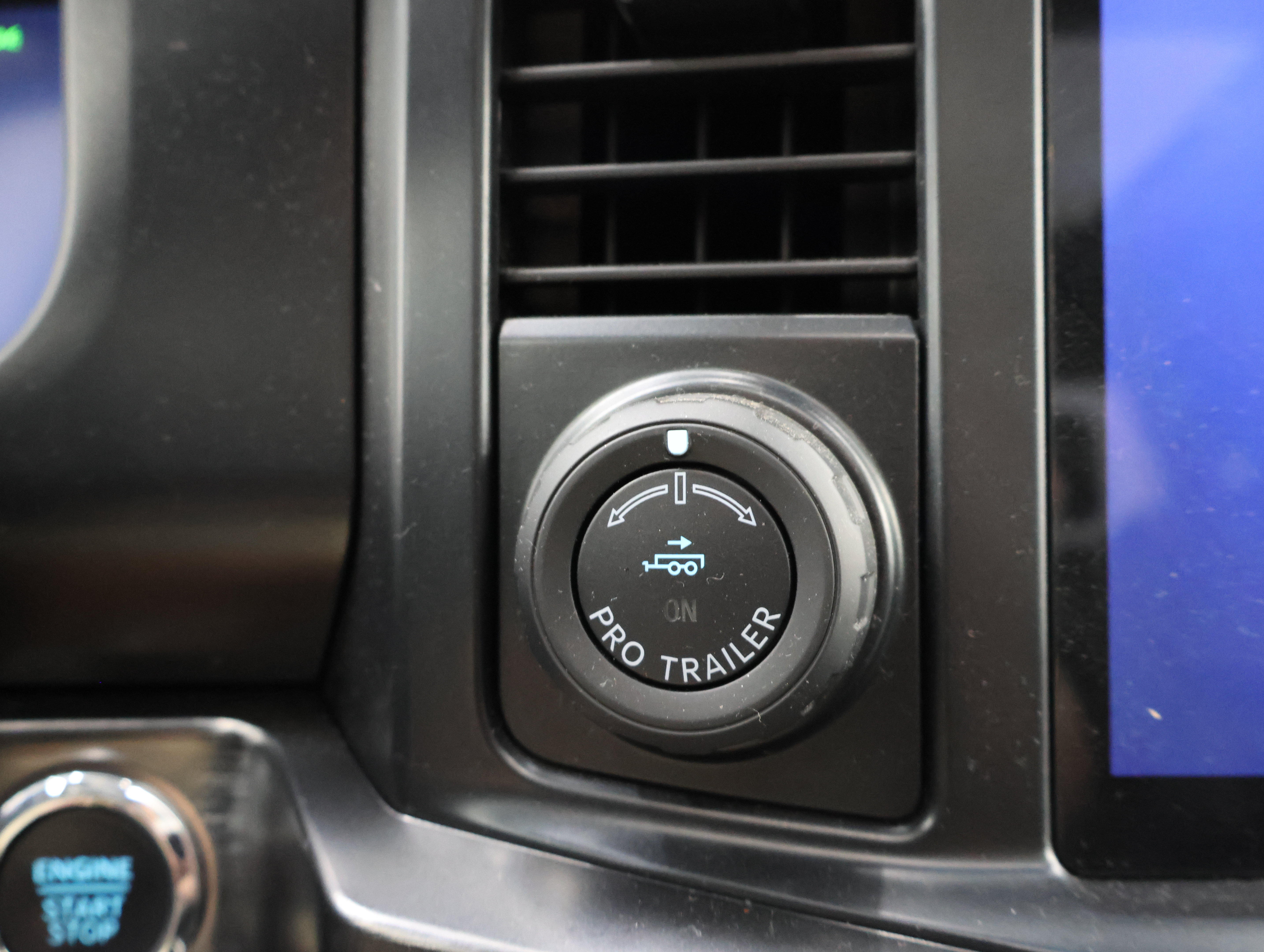 Used 2024 Ford F350 Lariat w/ Lariat Ultimate Package AWD/4WD image 51