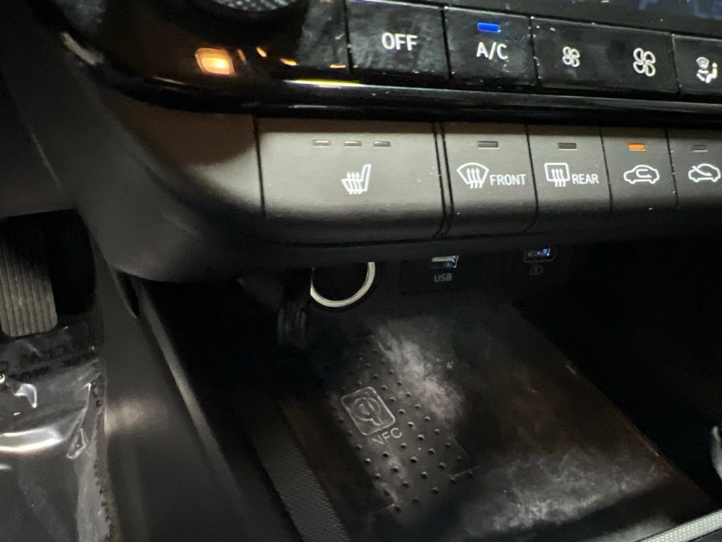 Used 2021 Hyundai Elantra Limited FWD image 28