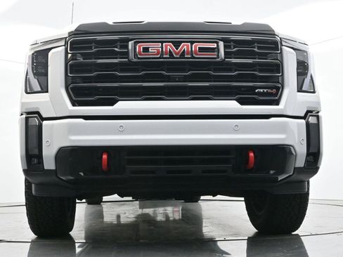Used 2024 GMC Sierra 2500 AT4 w/ Technology Package AWD/4WD image 47