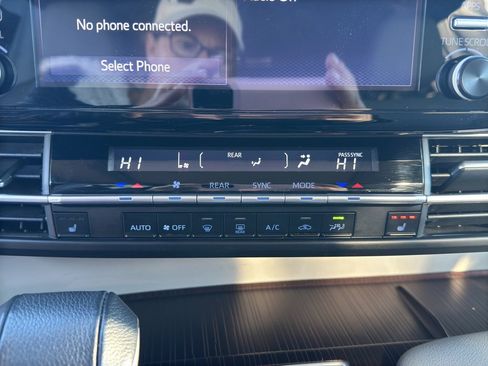 Used 2024 Toyota Sienna XLE image 20