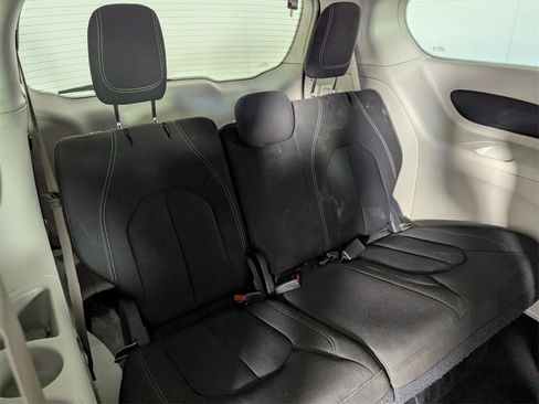Used 2022 Chrysler Voyager LX image 29