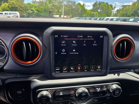 Used 2023 Jeep Gladiator Mojave AWD/4WD image 27