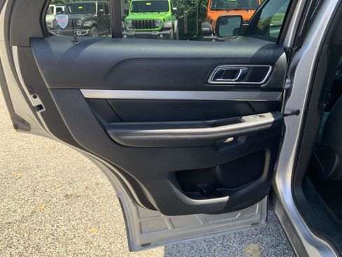 Used 2017 Ford Explorer XLT FWD image 45