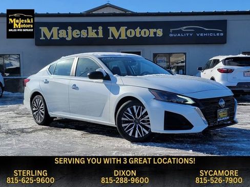 Used 2024 Nissan Altima 2.5 SV image 1