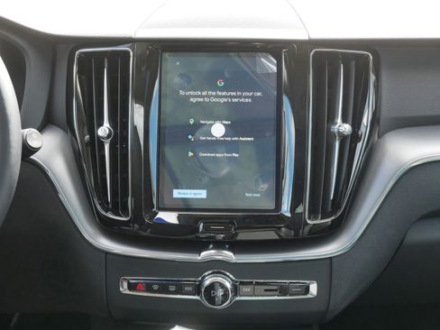 New 2025 Volvo XC60 B5 Core w/ Protection Package Premier image 8