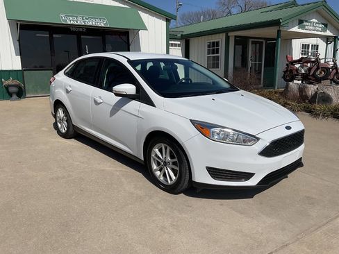 Used 2015 Ford Focus SE image 3