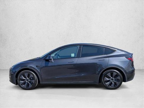Used 2025 Tesla Model Y Long Range RWD image 9