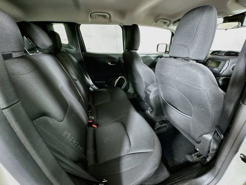 Used 2015 Jeep Renegade Latitude w/ Popular Equipment Group AWD/4WD image 25