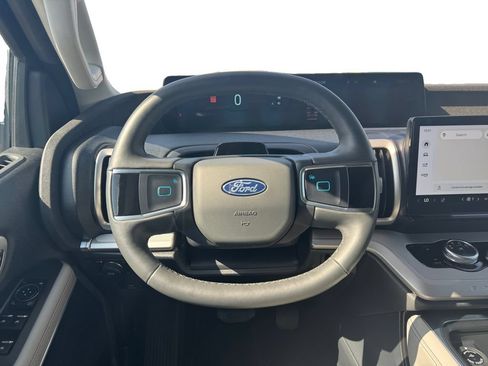 Used 2025 Ford Expedition Active AWD/4WD image 12