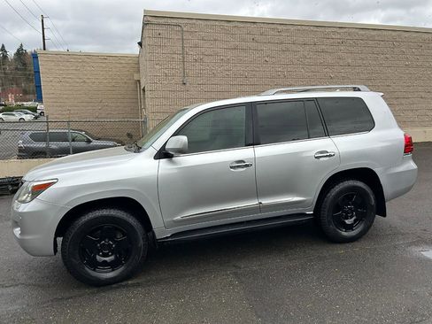 Used 2008 Lexus LX 570 Sport Utility AWD/4WD image 8