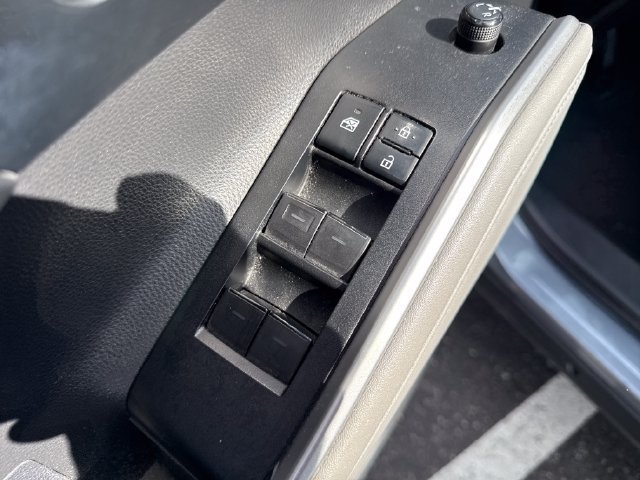 Used 2021 Toyota Highlander XLE AWD/4WD image 26
