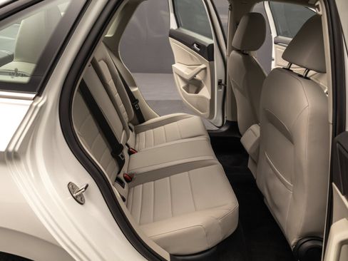 Used 2023 Volkswagen Jetta SE w/ Panoramic Sunroof Package FWD image 34