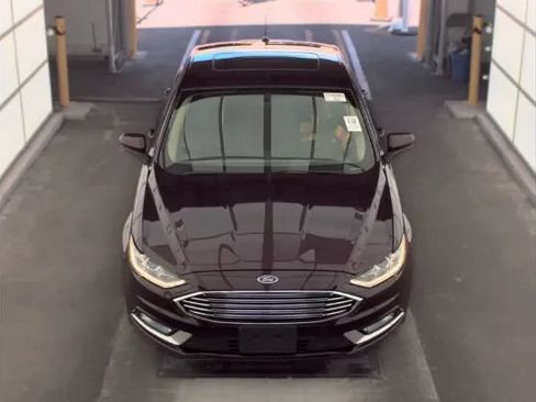 Used 2018 Ford Fusion SE w/ Equipment Group 601A FWD image 3