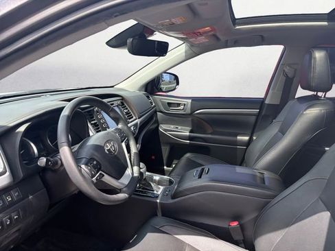 Used 2019 Toyota Highlander Limited Platinum AWD/4WD image 9