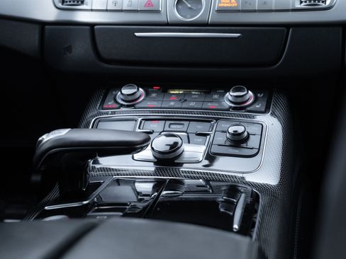 Used 2013 Audi S8 4.0T image 18