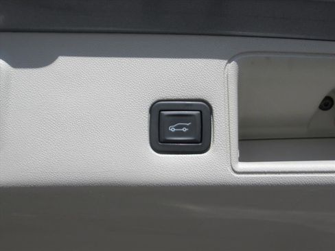 Used 2018 GMC Terrain Denali w/ Advanced Safety Package image 32