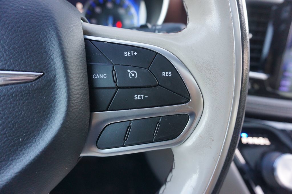 Used 2020 Chrysler Pacifica Limited FWD image 8