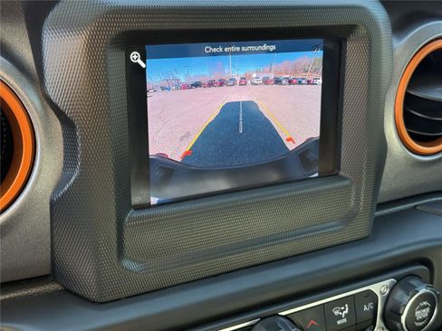 Used 2021 Jeep Gladiator Mojave w/ Cold Weather Group image 26