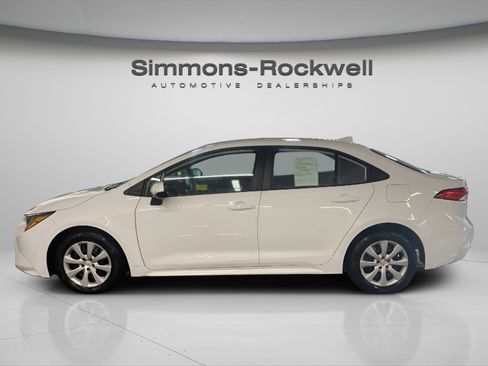 Used 2025 Toyota Corolla LE image 8